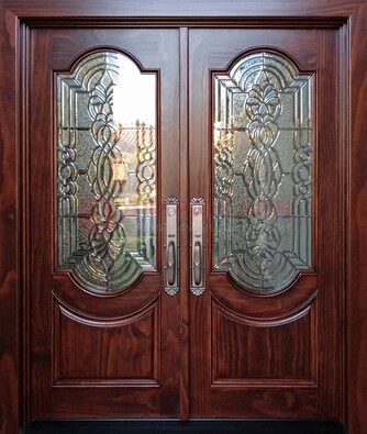 Классическая железная дверь с массивом дуба для входа ВЖ-23 в Звенигороде